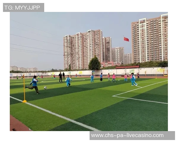 在绿茵场上挥洒汗水与激情玩足球带给我们的快乐与成长 在绿茵场上挥洒汗水与激情玩足球带给我们的快乐与成长